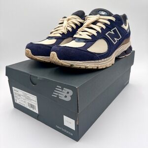 NEW BALANCE Men's US 11.5 Night Tide Au Lait 2002RG‎ Suede Athletic Sneakers